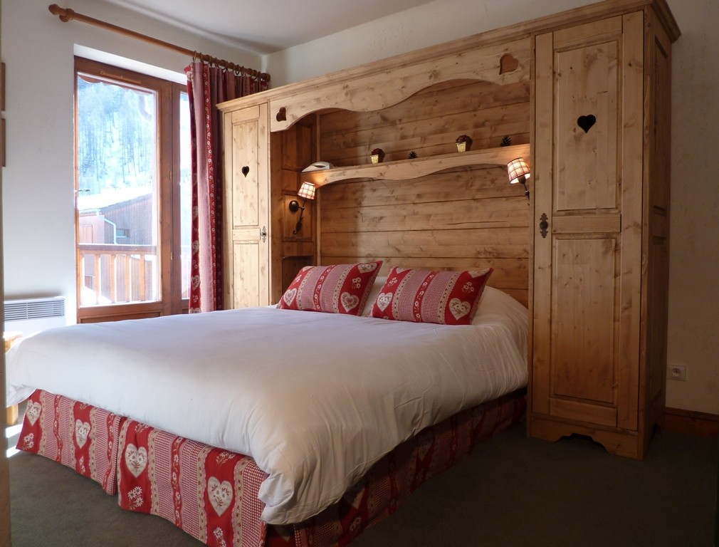 Bedroom of the 2 stars Hôtel Les Lauzes Val d'Isère