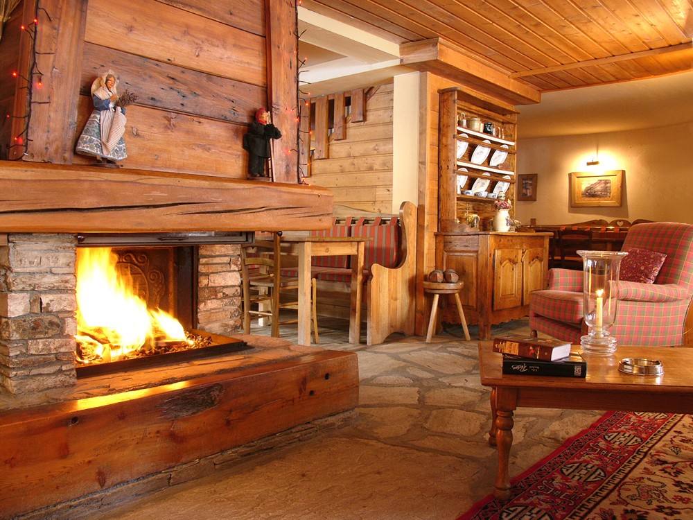Fire place of the 2 stars Hôtel Les Lauzes Val d'Isère