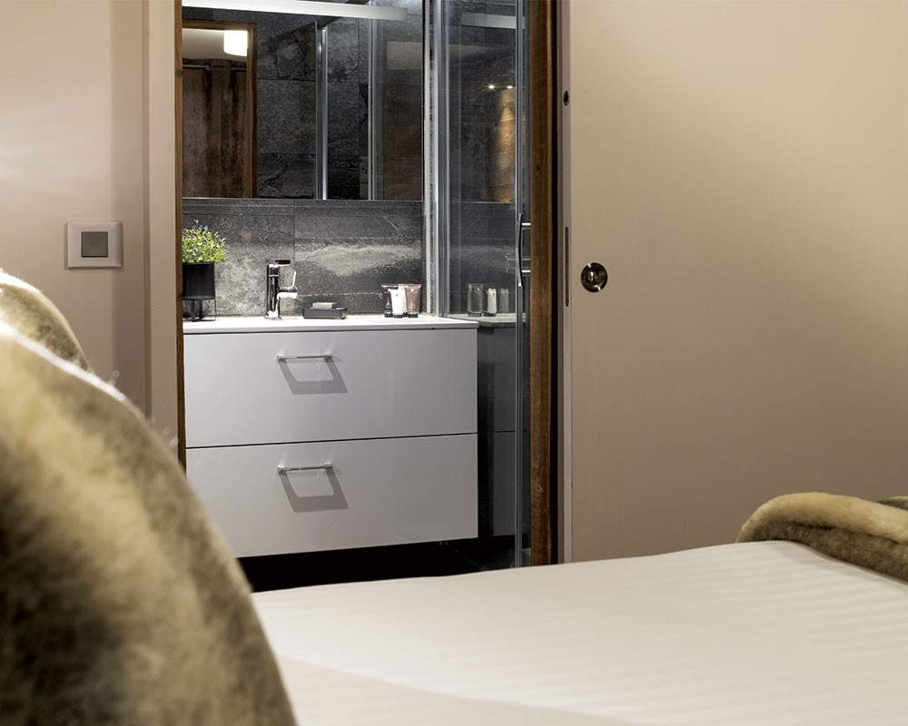 hotel-ski-lodge-sdb-51413884707-o-43652