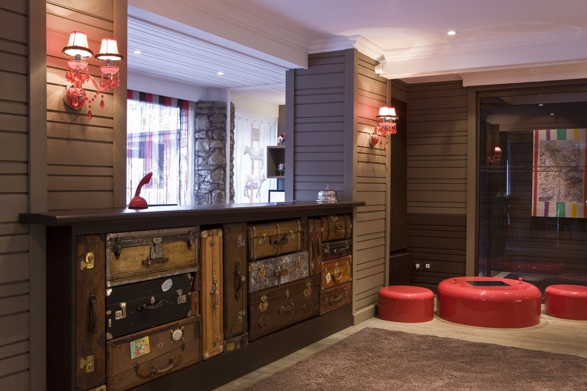 ormelune-front-desk-29329