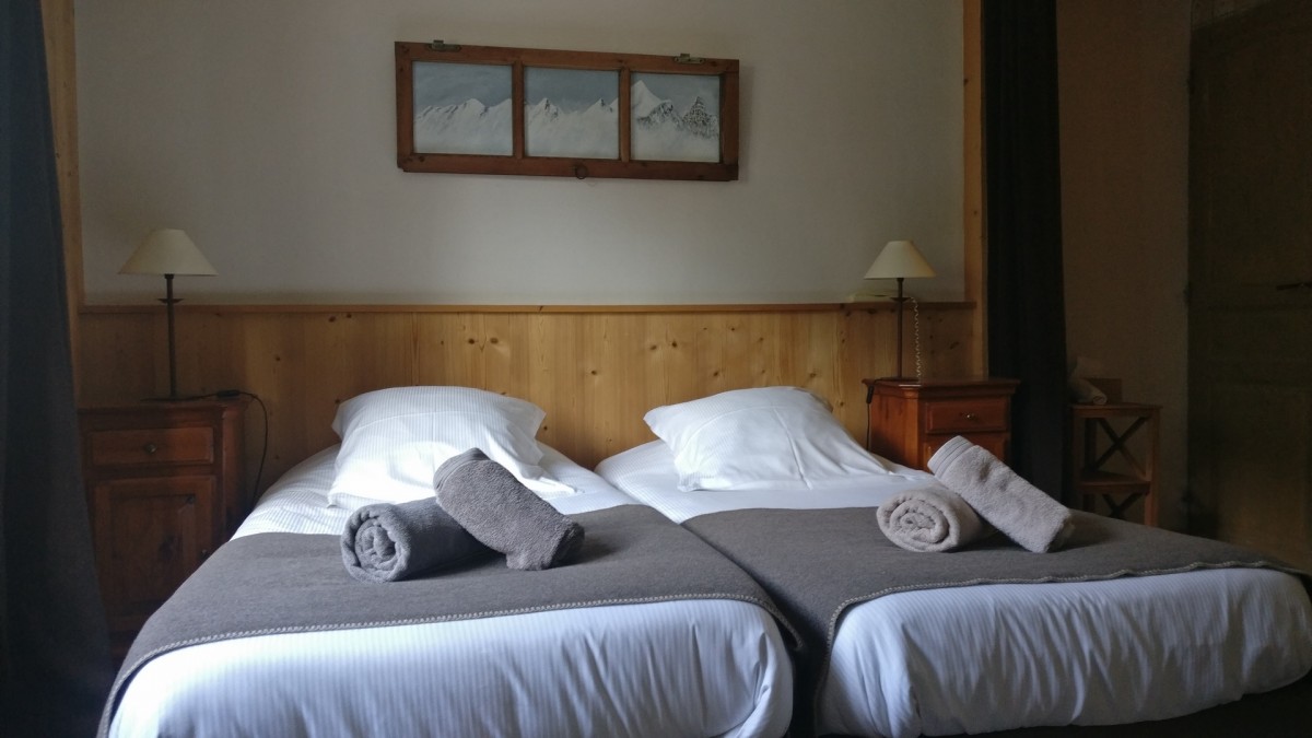 Une chambre twin de l'hôtel Bellier