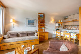 _lv_images__lot_0000370111_02_19514094