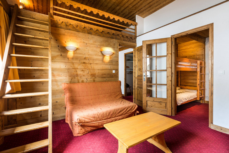 _lv_images__lot_0000000003_02_18447877