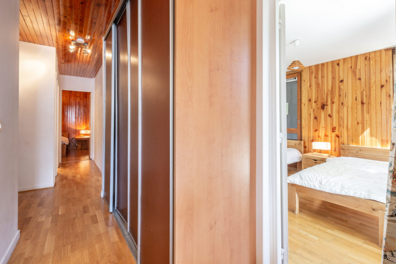 _lv_images__lot_0000000008_04_17363582