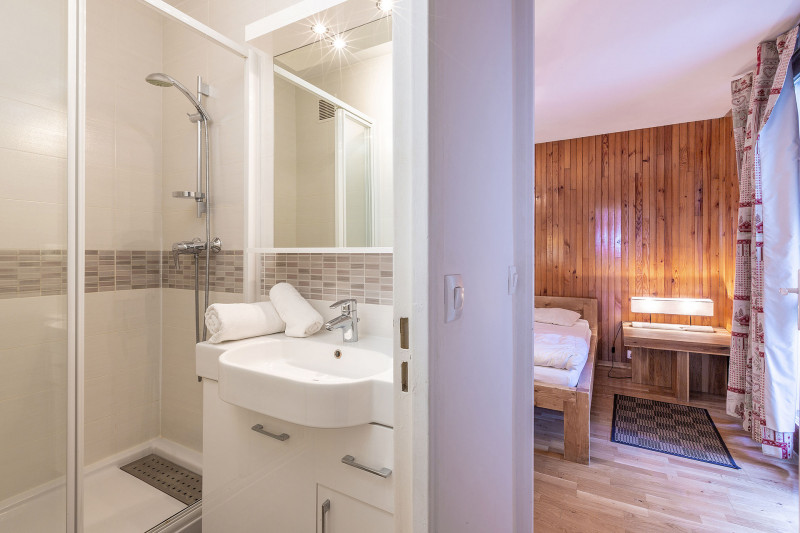 _lv_images__lot_0000000008_14_18425938