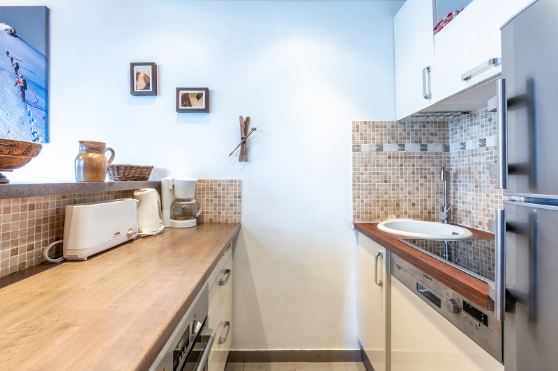 _lv_images__lot_0000000008_15_18425939