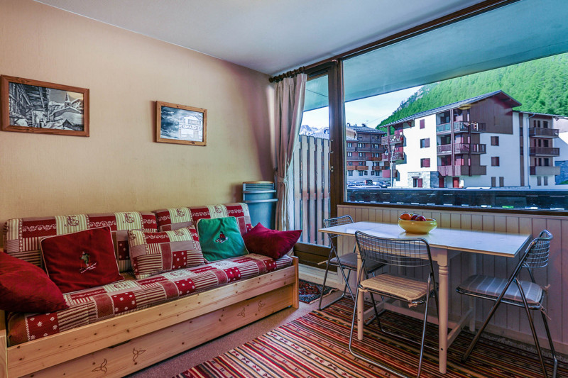 _lv_images__lot_0000000011_03_18430190