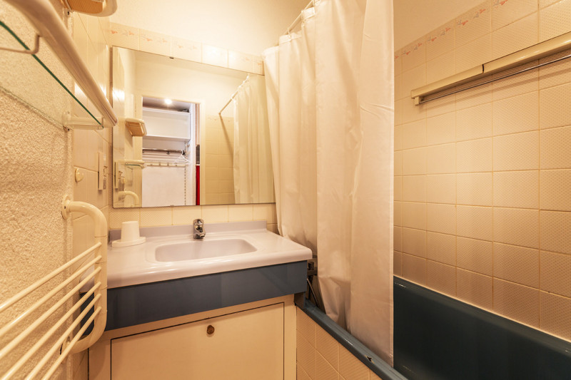 _lv_images__lot_0000000011_08_18430195