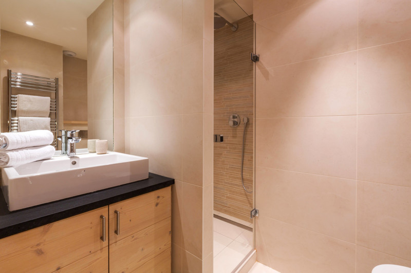 _lv_images__lot_0000000014_12_17406767 _lv_images__lot_0000000014_12_17406767