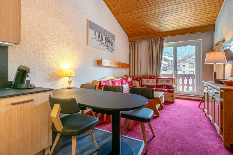 _lv_images__lot_0000000016_02_17827771