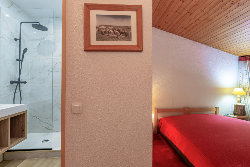 _lv_images__lot_0000000016_11_17827780