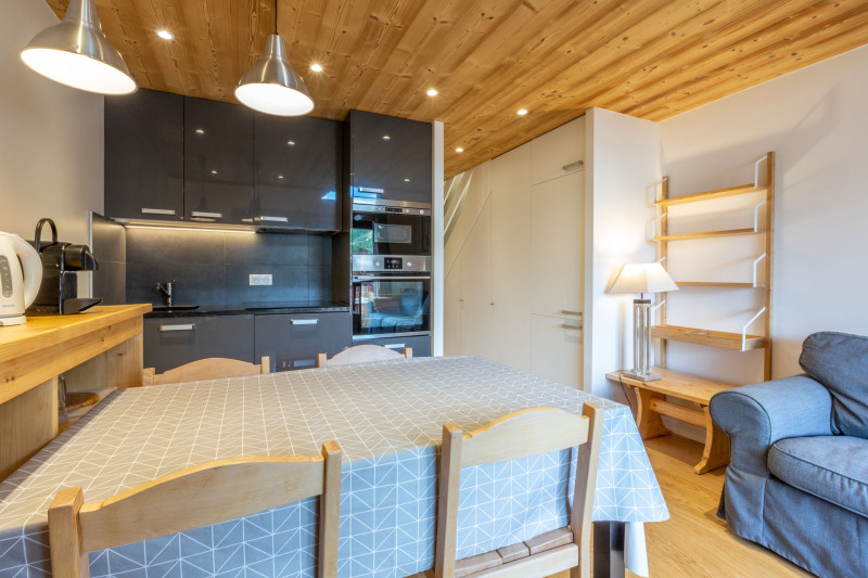 _lv_images__lot_0000000027_04_17415493