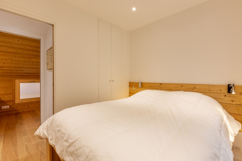 _lv_images__lot_0000000027_08_17406817 _lv_images__lot_0000000027_08_17406817