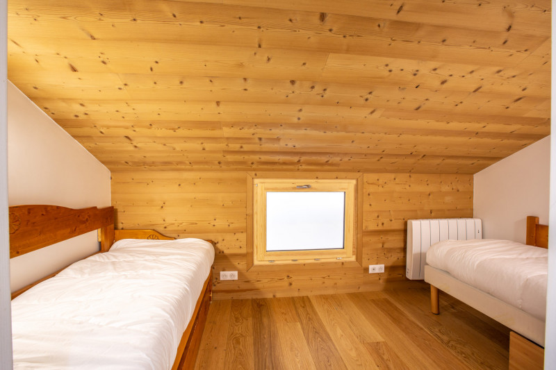 _lv_images__lot_0000000027_11_17827610