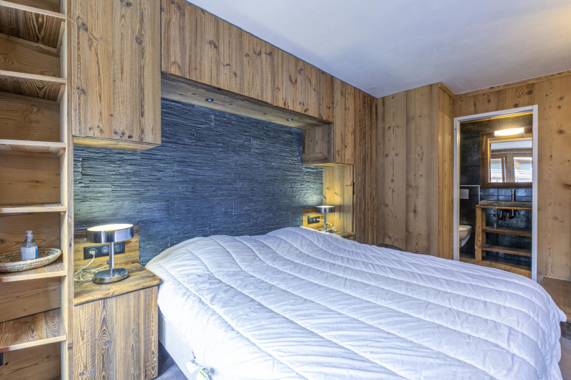 _lv_images__lot_0000000028_10_18447672