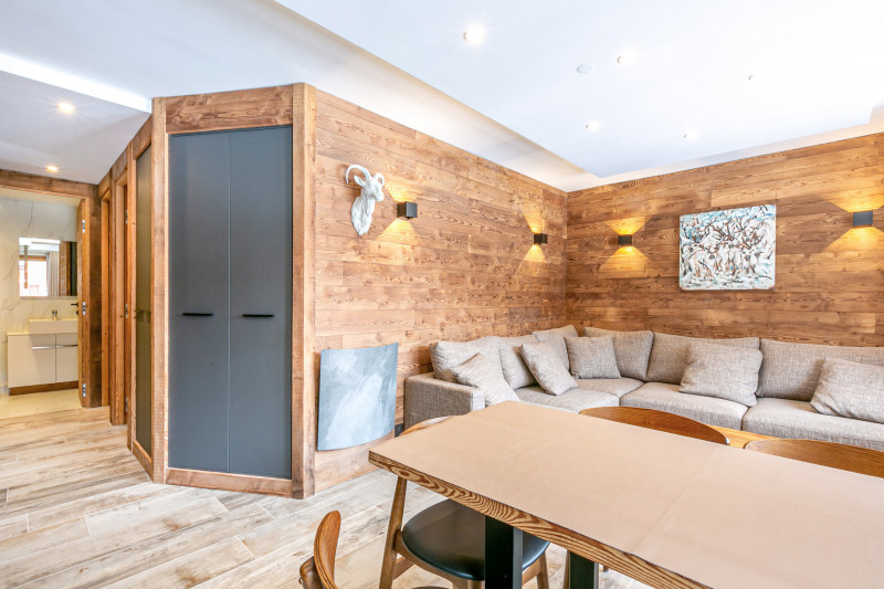 _lv_images__lot_0000000033_03_18474376