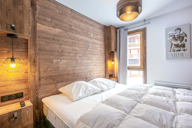 _lv_images__lot_0000000033_10_18447716