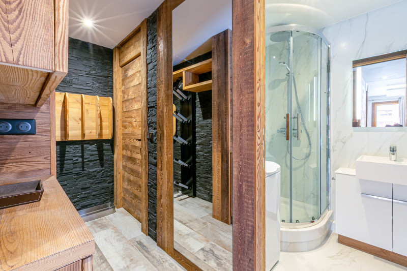 _lv_images__lot_0000000033_13_17441554