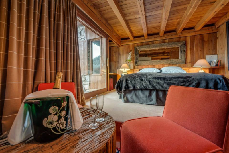 _lv_images__lot_0000000040_08_18356195