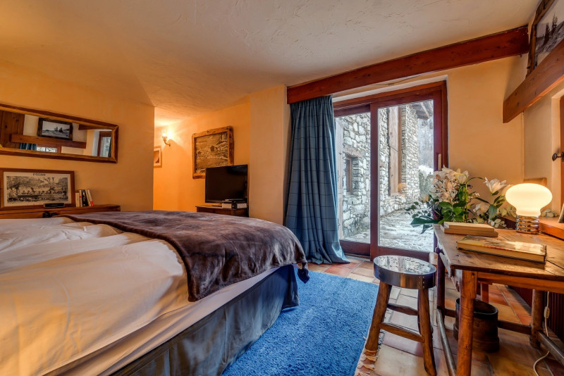 _lv_images__lot_0000000040_09_18169713