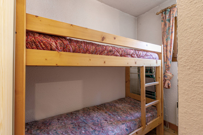 _lv_images__lot_0000000041_10_18447745