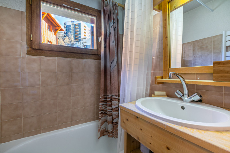 _lv_images__lot_0000000041_11_18425795