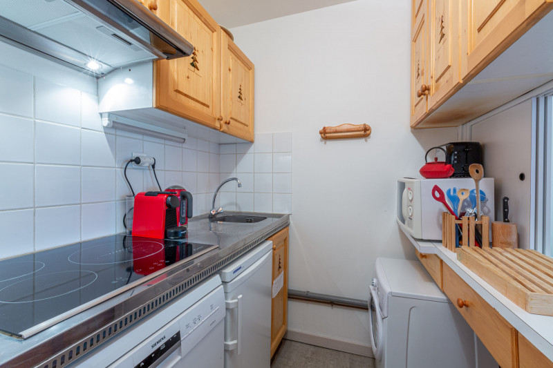 _lv_images__lot_0000000046_06_18447814