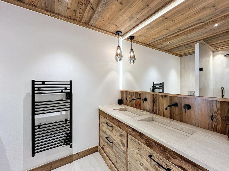 _lv_images__lot_0000000050_08_17298316