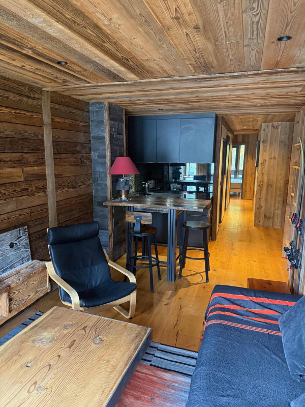 _lv_images__lot_0000000052_01_18500105