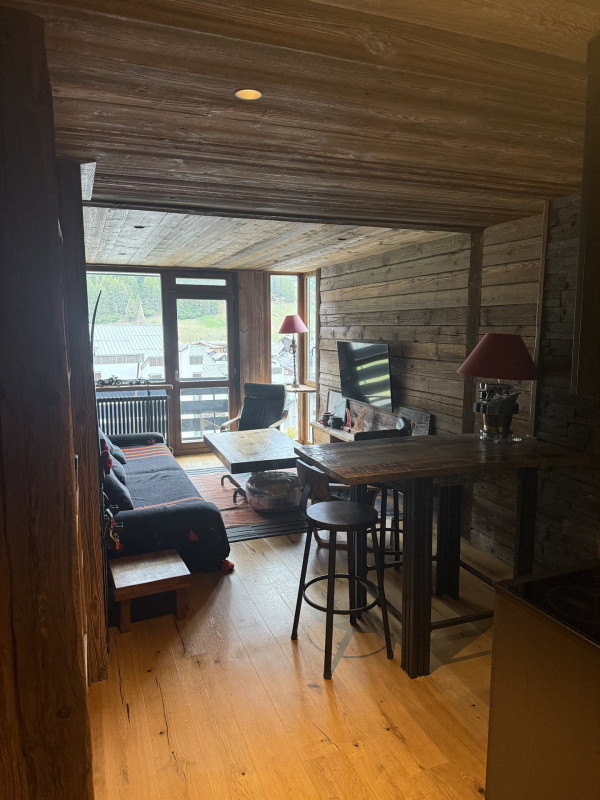 _lv_images__lot_0000000052_04_18303102