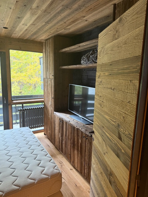 _lv_images__lot_0000000052_06_18425866