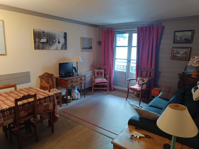 _lv_images__lot_0000000054_01_18515832