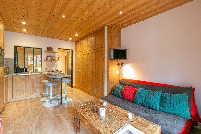 _lv_images__lot_0000010010_02_18307108