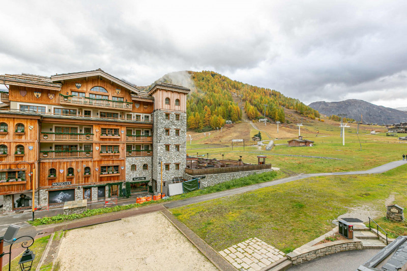 _lv_images__lot_0000010012_11_17995353