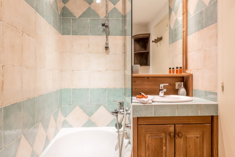 _lv_images__lot_0000030045_11_18259604