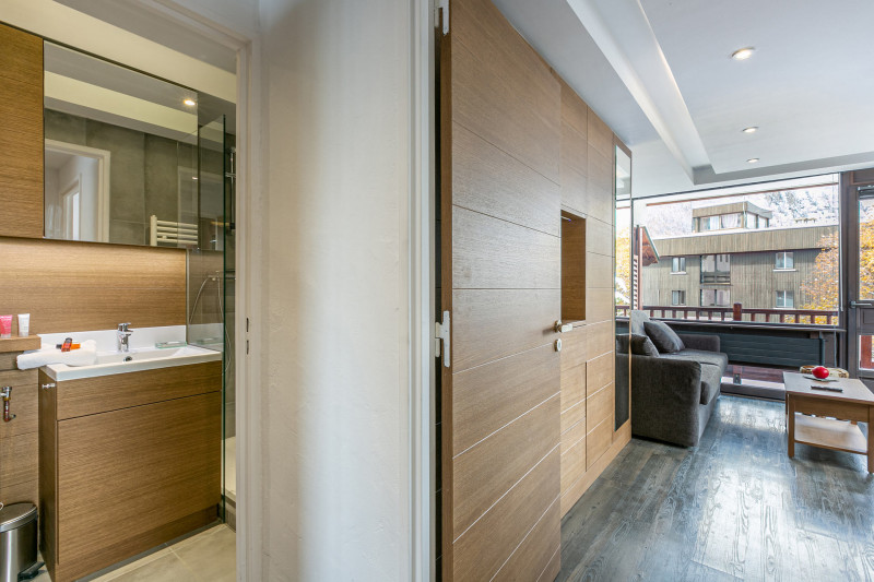 _lv_images__lot_0000060001_05_19330132