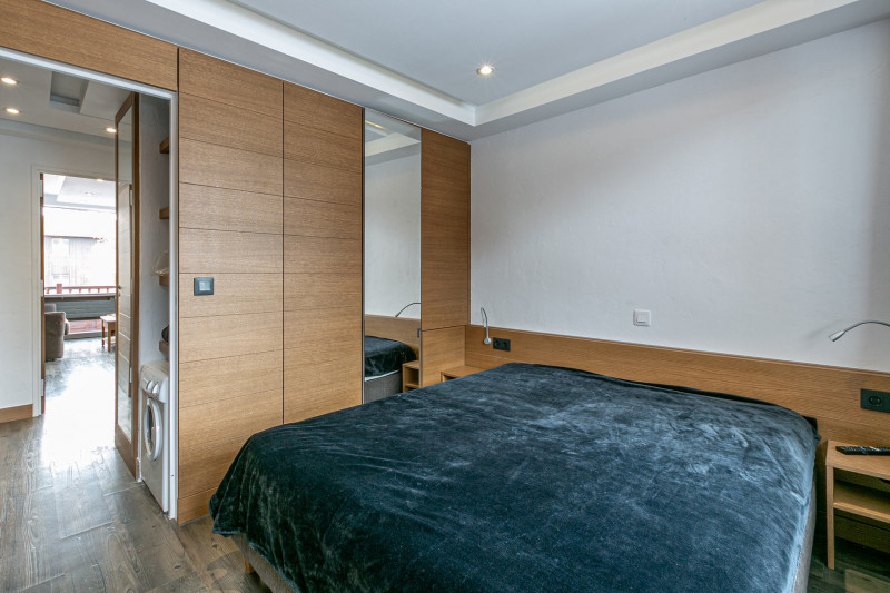 _lv_images__lot_0000060001_12_17759662