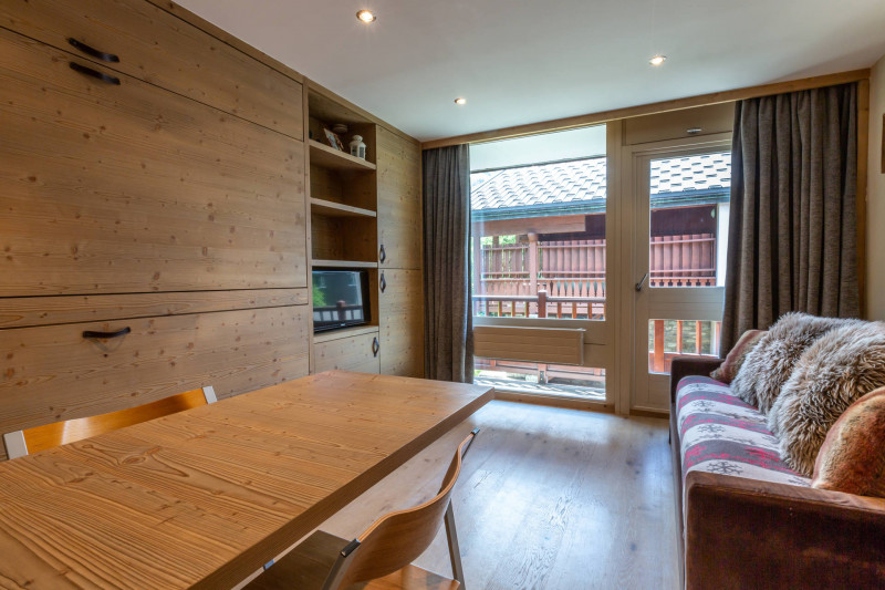 _lv_images__lot_0000060015_02_18065559