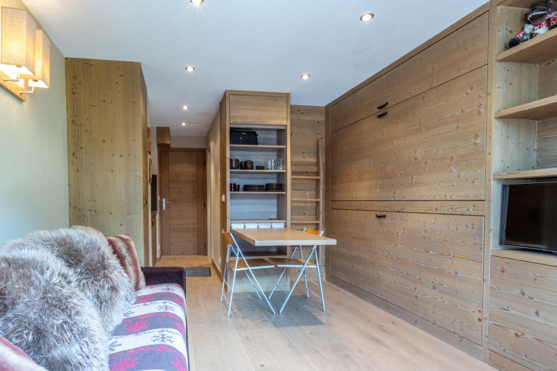 _lv_images__lot_0000060015_03_18305420