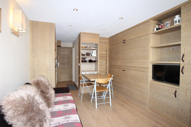 _lv_images__lot_0000060015_14_18305431