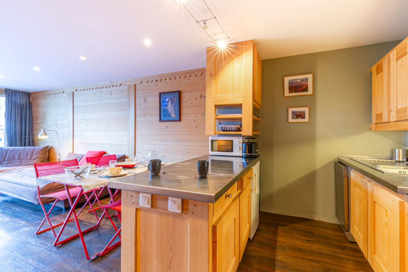 _lv_images__lot_0000100031_05_18358481