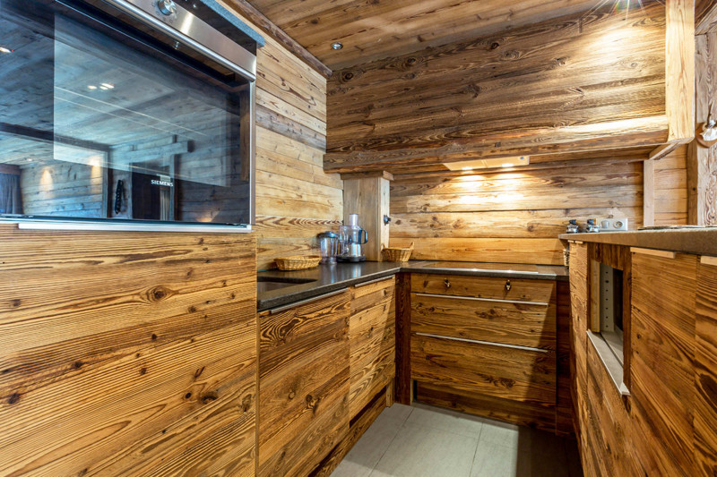 _lv_images__lot_0000100061_04_17942284