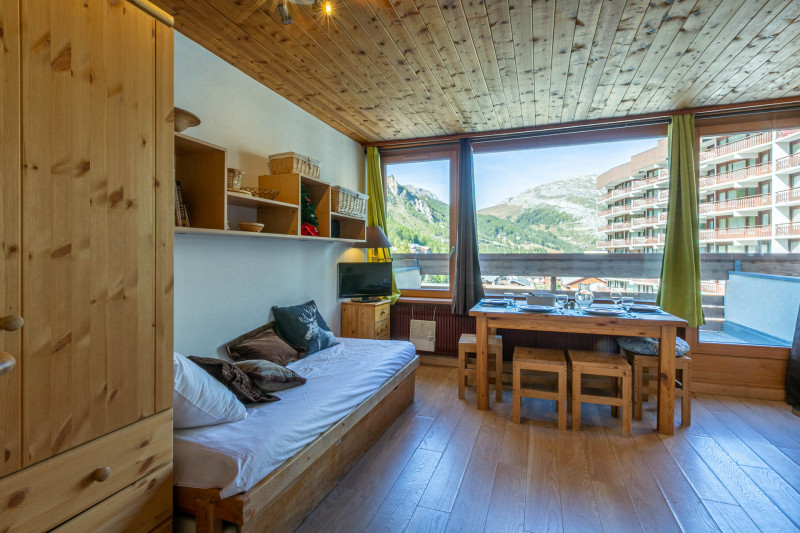 _lv_images__lot_0000110027_02_17402700 _lv_images__lot_0000110027_02_17402700