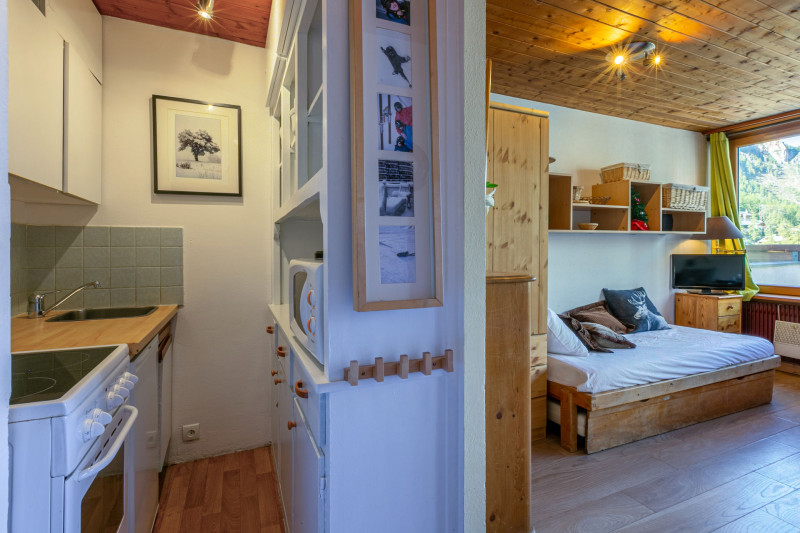 _lv_images__lot_0000110027_05_17303057