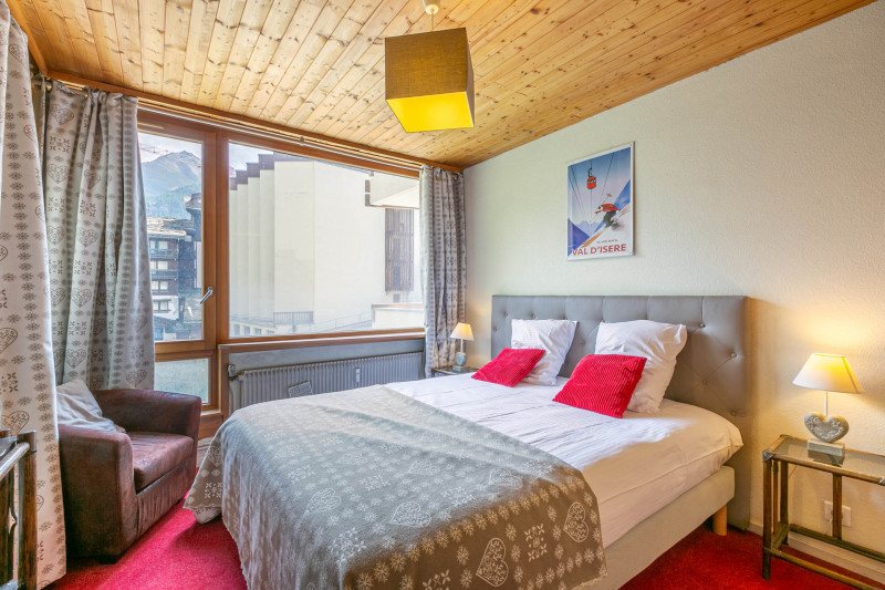 _lv_images__lot_0000110032_08_17831288