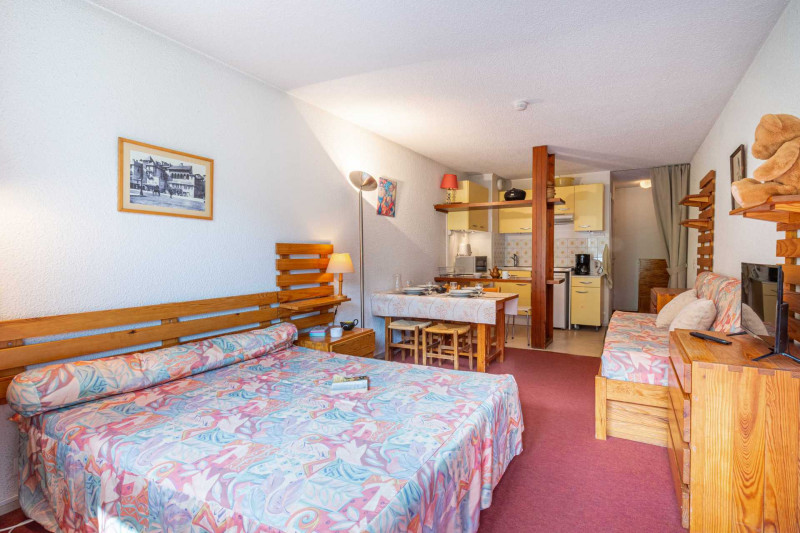 _lv_images__lot_0000120031_02_17365006 _lv_images__lot_0000120031_02_17365006