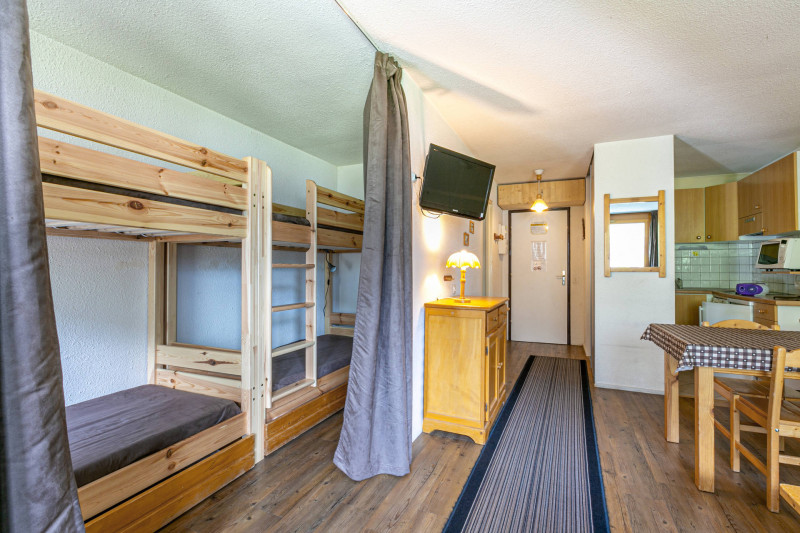 _lv_images__lot_0000120064_04_18324677