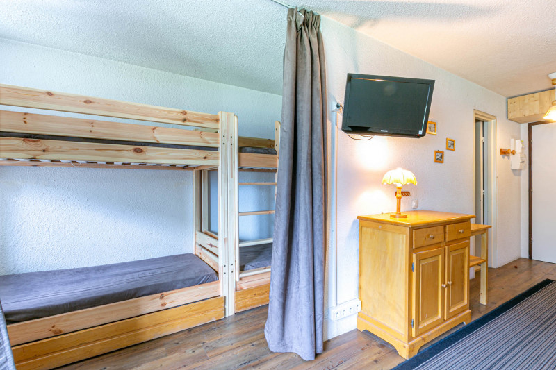 _lv_images__lot_0000120064_05_18005321