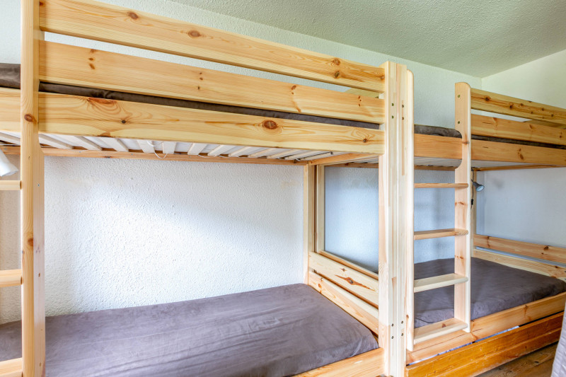 _lv_images__lot_0000120064_06_18360779