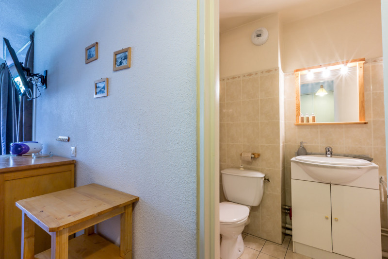 _lv_images__lot_0000120064_08_18076408 _lv_images__lot_0000120064_08_18076408